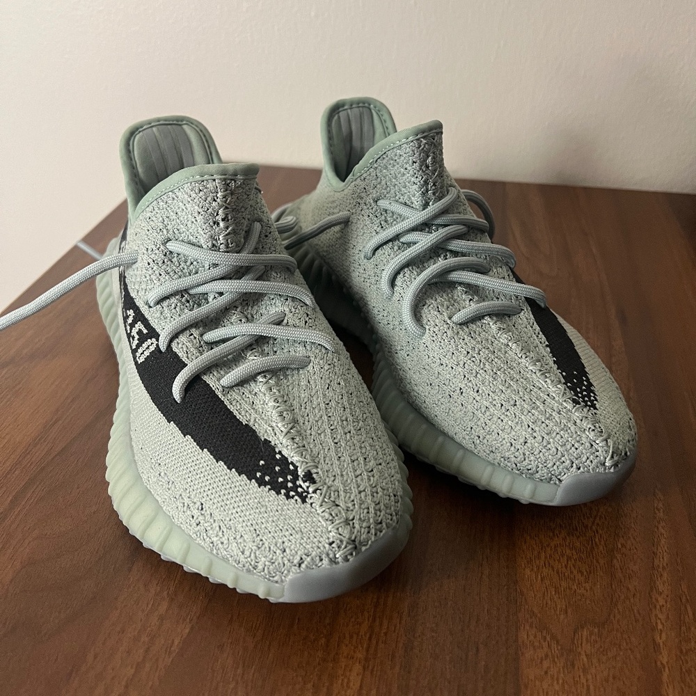 Yeezy V2 350 Boost Men’s Size: 5